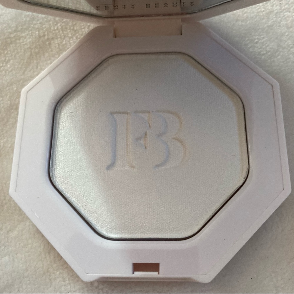 NWOB Fenty Beauty highlighter in Metal Moon